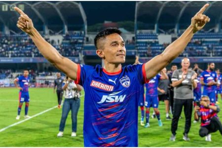 “തെറ്റ് സംഭവിച്ചാൽ കൈകൾ ഉയർത്തി ക്ഷമ ചോദിക്കണം, നല്ലൊരു മാതൃകയായി തുടരണം”- സുനിൽ ഛേത്രി | Sunil Chhetri