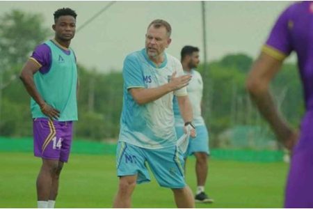 ഈ ടൂർണമെന്റ് സ്വന്തമാക്കാൻ എന്റെ ഊർജ്ജം മുഴുവൻ നൽകും, കേരള ബ്ലാസ്റ്റേഴ്‌സ് ആരാധകർക്ക് പരിശീലകന്റെ സന്ദേശം